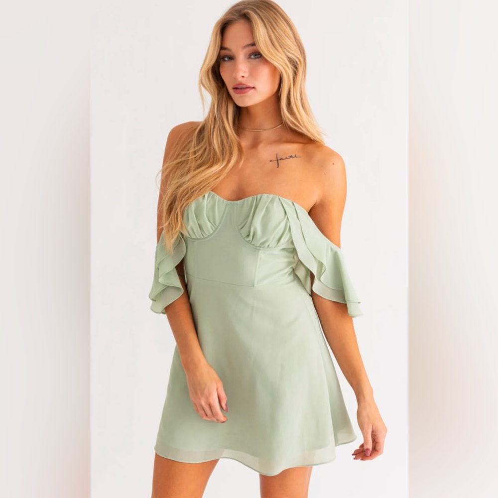 NWT Le Lis Off the Shoulder Green Dress